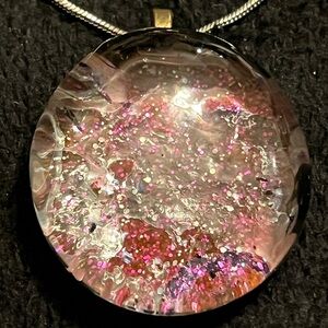 Elegant Pink and Silver Pendant Necklace
